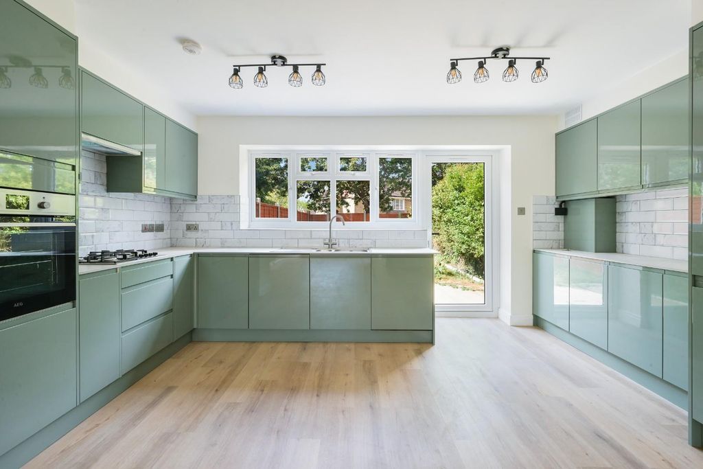 Property photo 2 of 14 The Hawthorns