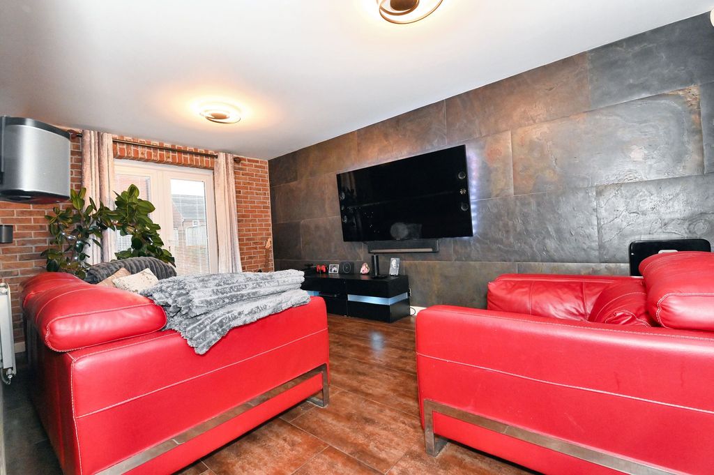 Property photo 3 of 25