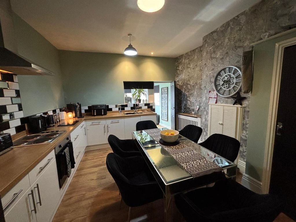 Additional image 4 of 5 bed maisonette for saleNewbegin, Hornsea HU18