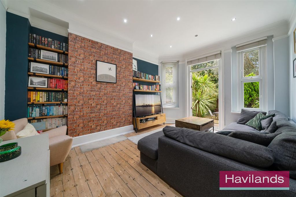 Property photo 3 of 21 Palmerston Crescent-16.Jpg