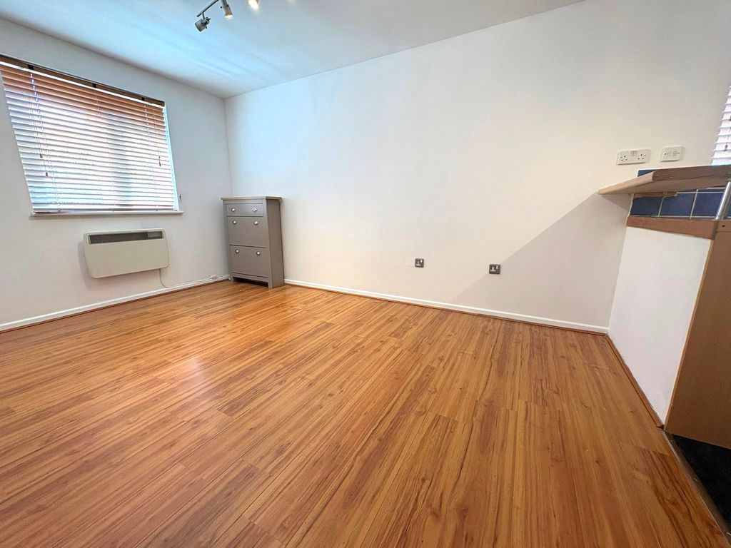 Property photo 3 of 10 Photo 9