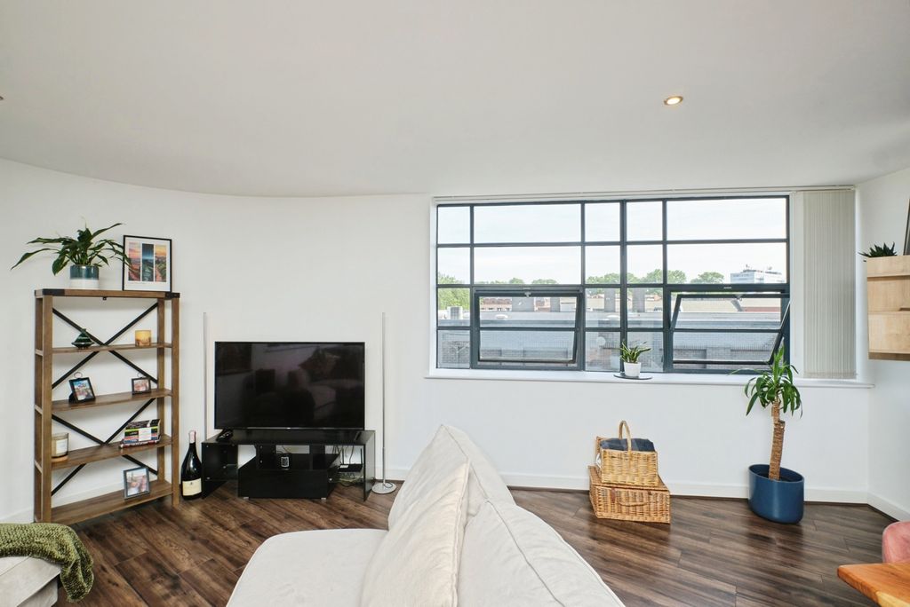 Property photo 3 of 29 Pbox-Img.Jpg