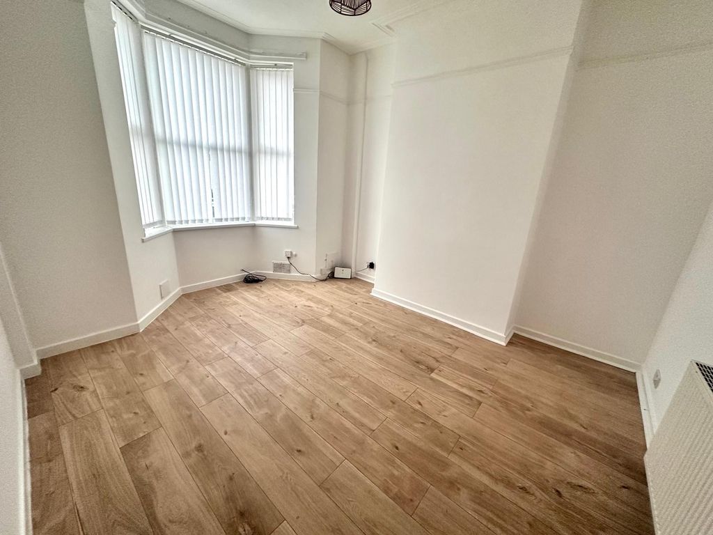 Property photo 2 of 12 Image