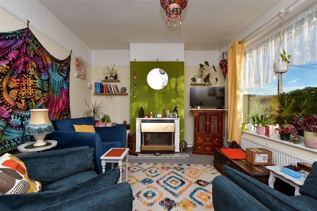 Property photo 3 of 10 Lounge