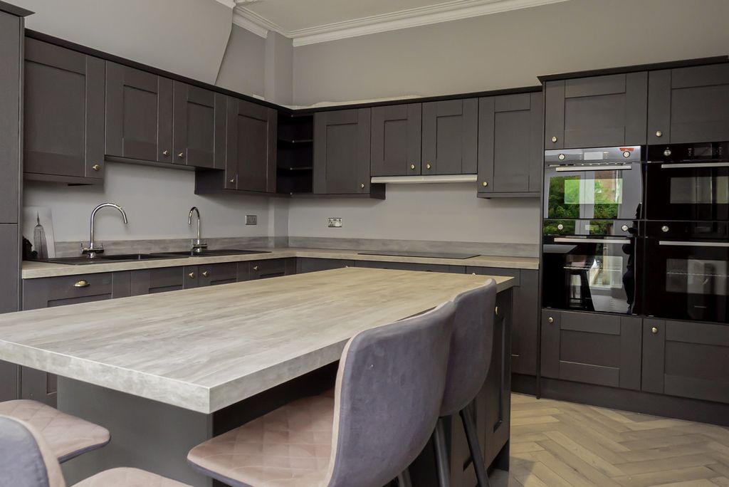 Property photo 3 of 43