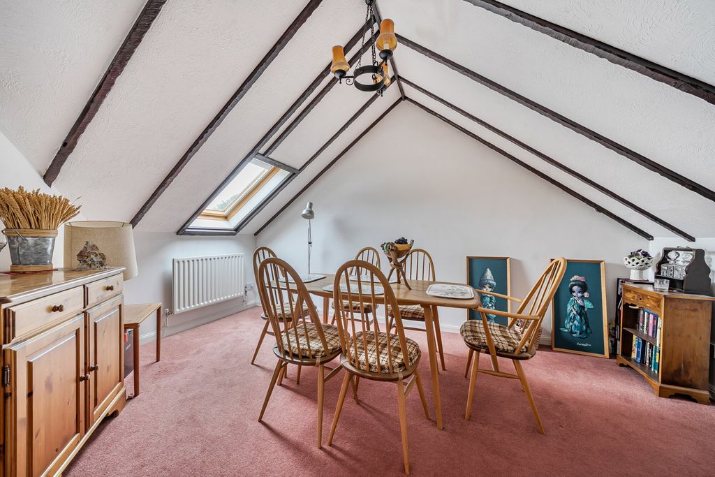 Property photo 3 of 20 Dining Area