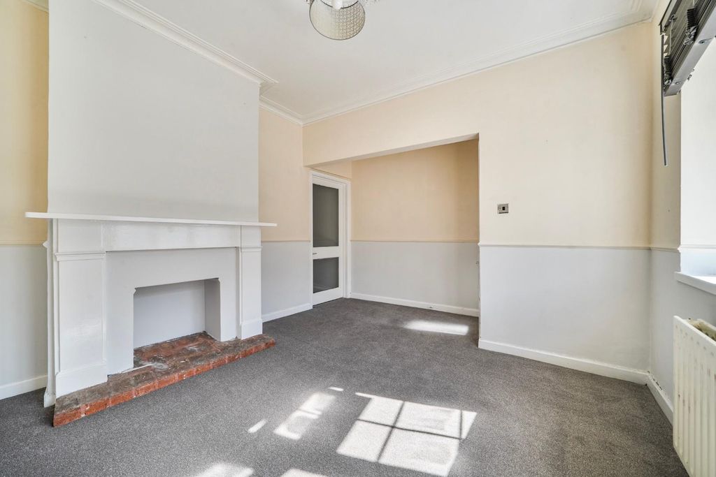 Property photo 2 of 14 1434823-12-69c53887909A9.Jpg