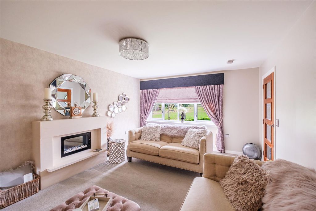 Property photo 2 of 38 Healds Drive-8.Jpg