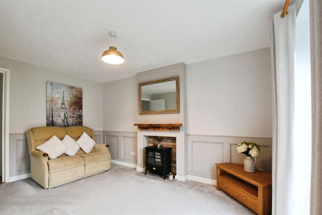 Property photo 3 of 15 Lounge