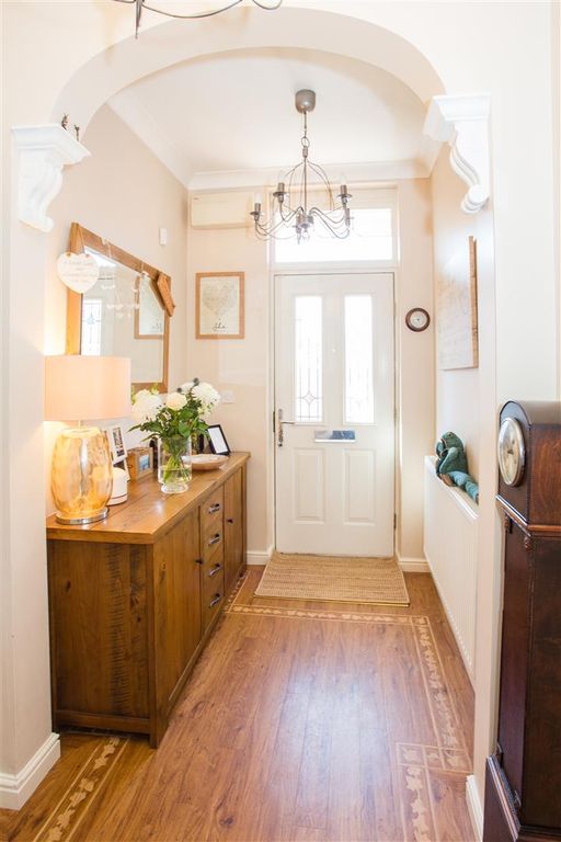 Property photo 3 of 33 Entrance Hallway