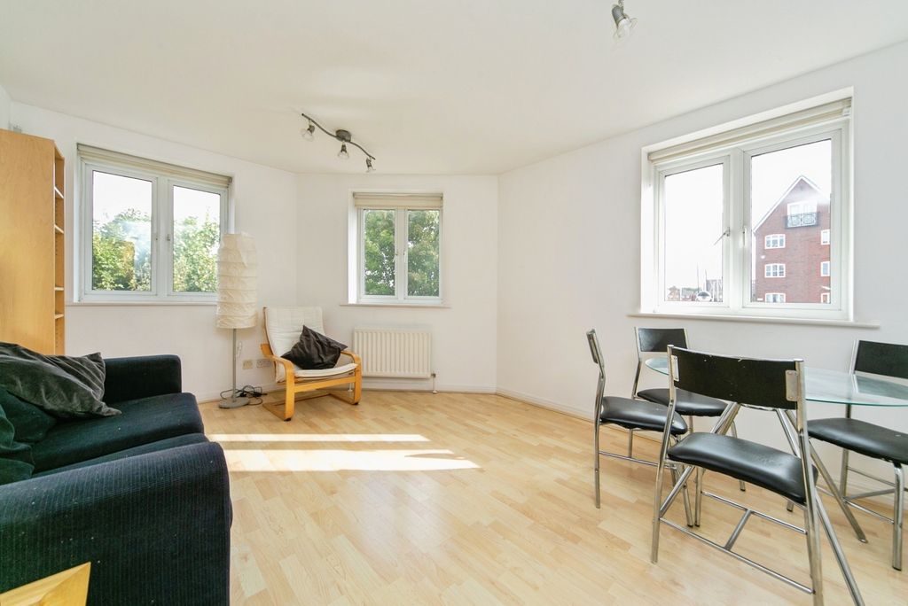 Property photo 2 of 18 Photo