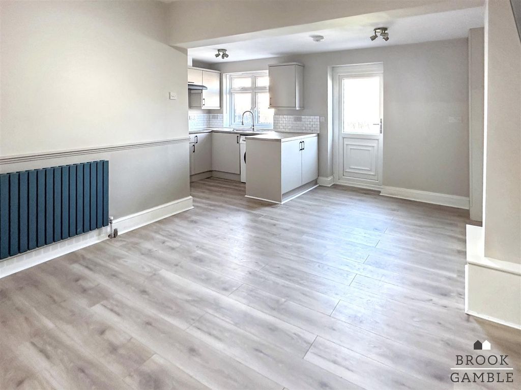 Property photo 3 of 19 01323 438506