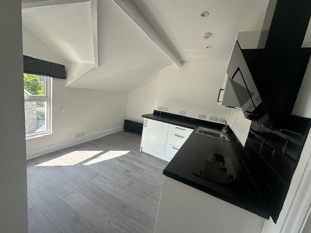 Property photo 2 of 6 Kitchen Lounge Area.Jpg