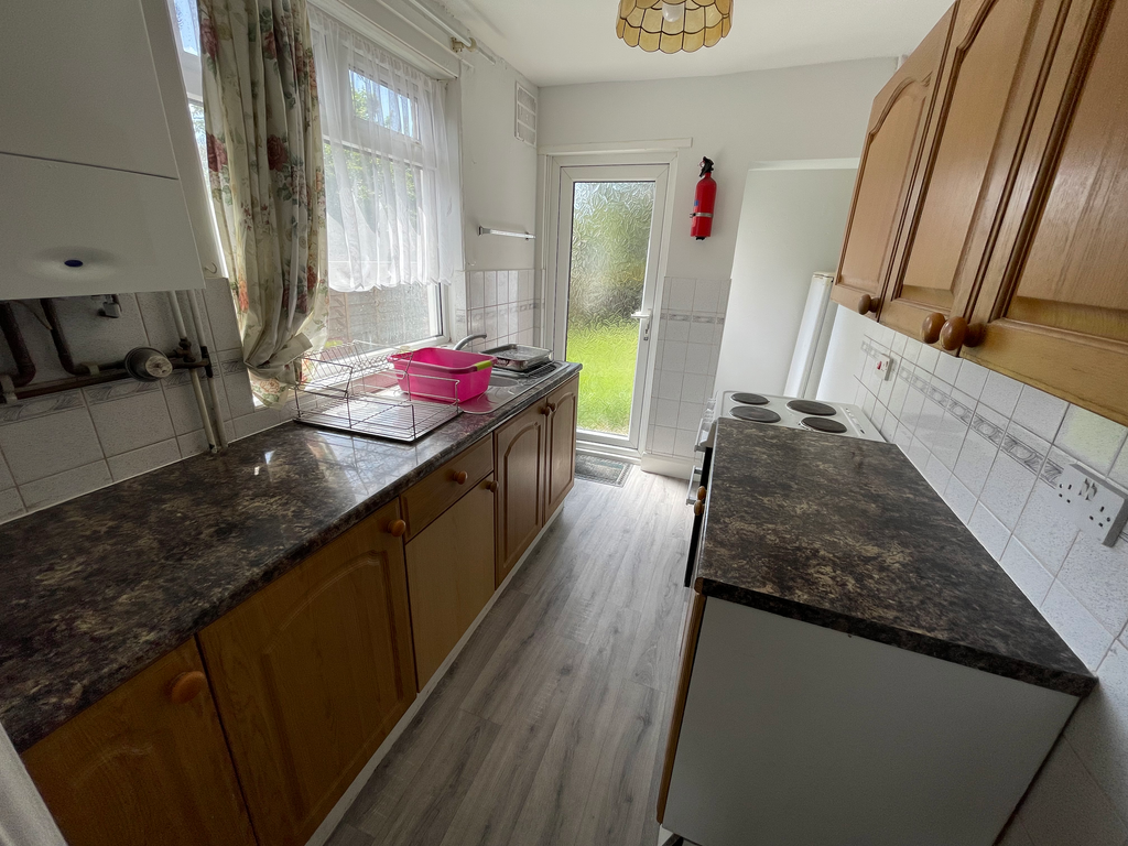 Property photo 2 of 7 Kitchen