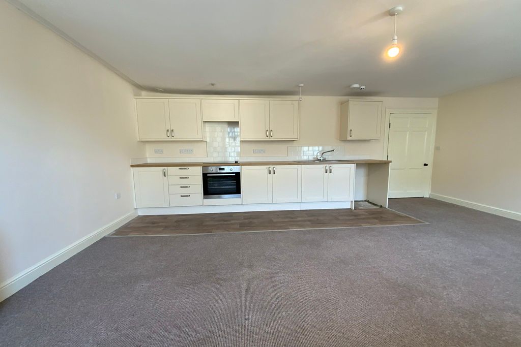 Property photo 2 of 9 Kitchen/ Living Area