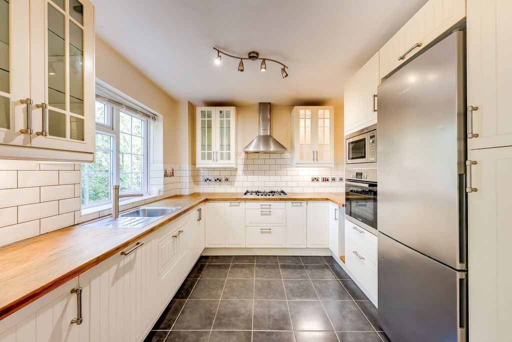 Property photo 2 of 35 A7S02602Hdr