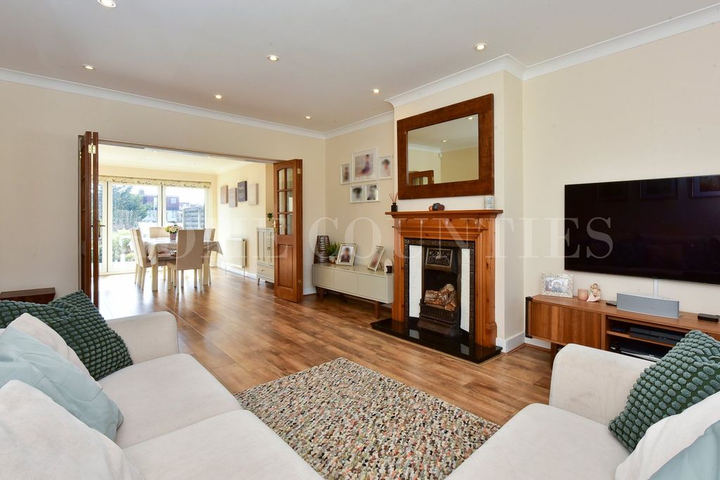 Property photo 2 of 41