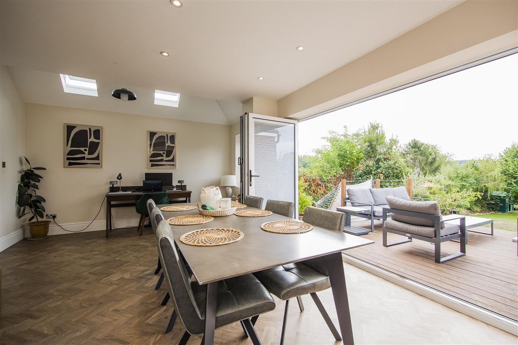 Property photo 3 of 34 Bifold Doors To Garden
