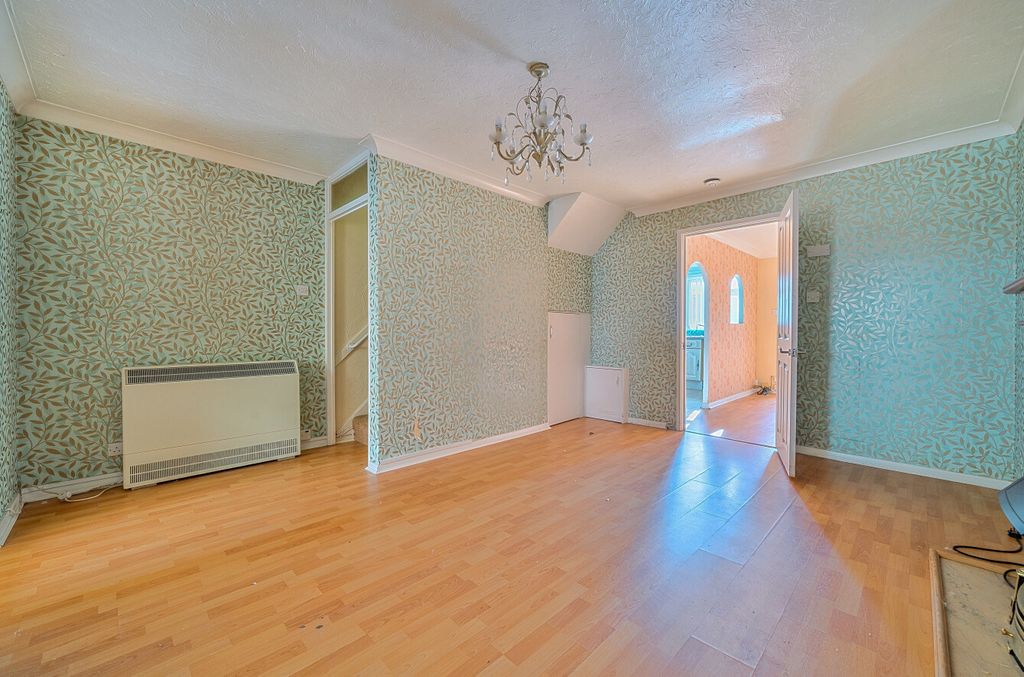 Property photo 2 of 12 1340447-11-68d2Bc...