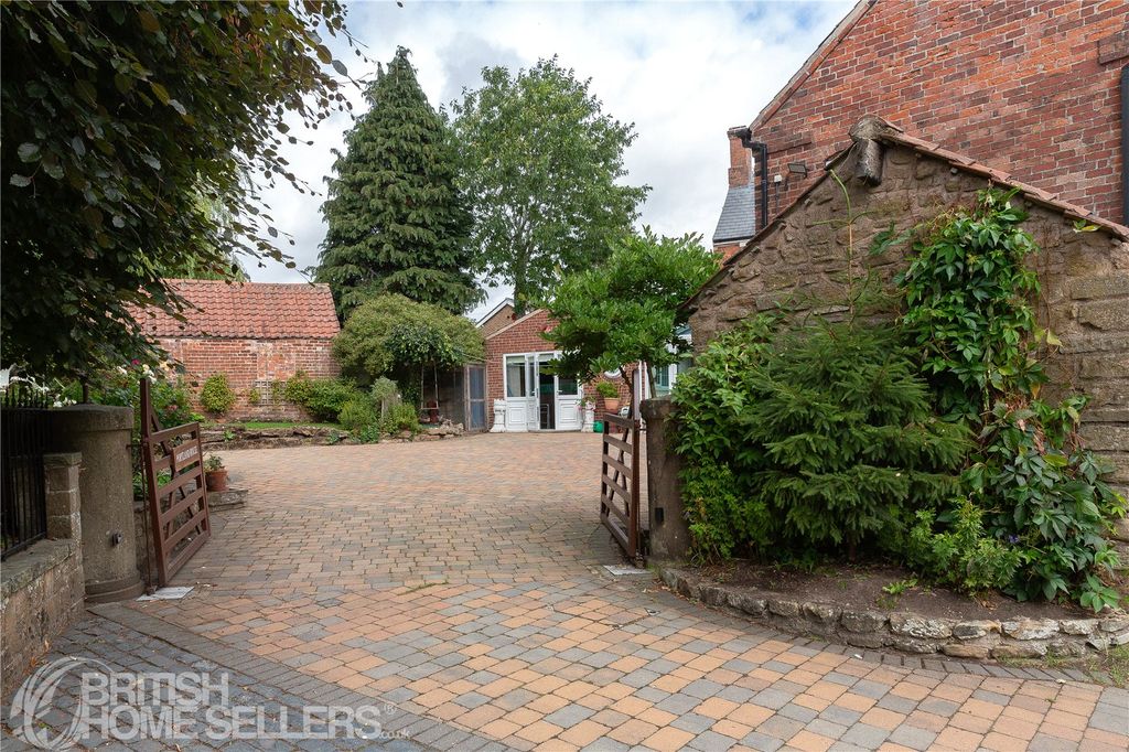 Property photo 2 of 38 Picture No. 07