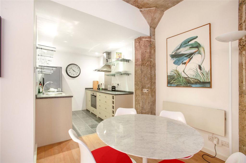 Property photo 2 of 11 Studio Room