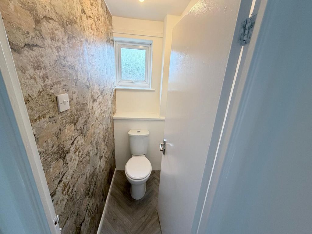 Property photo 3 of 25 WC