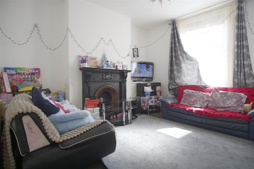 Property photo 2 of 8