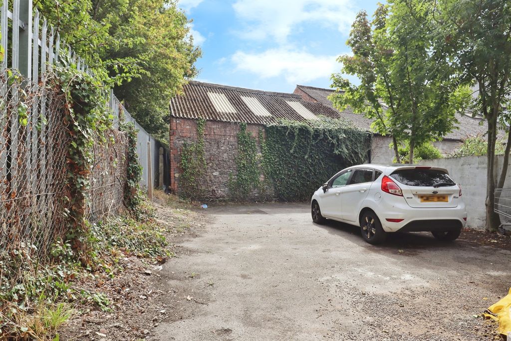 Property photo 2 of 24