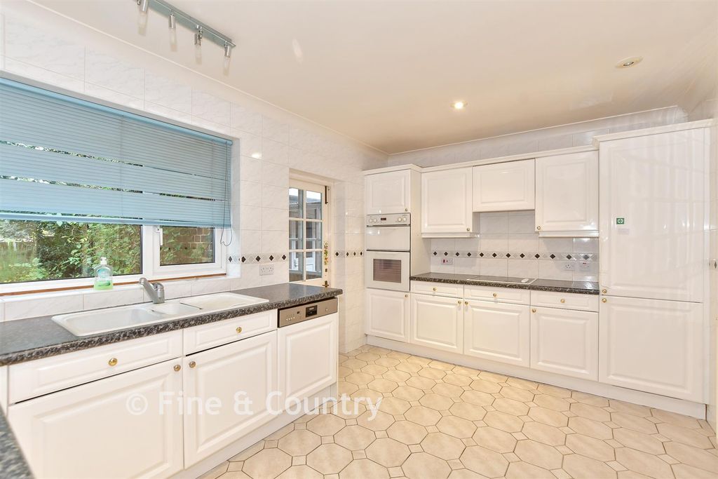 Property photo 3 of 12 Kitchen