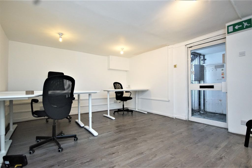 Property photo 3 of 8