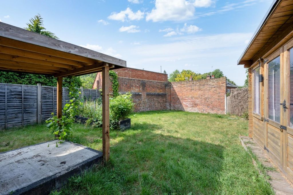 Property photo 2 of 13 St Mary's Close, (12).Jpg