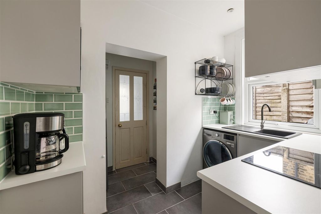 Property photo 3 of 19 Bolton Road, E15