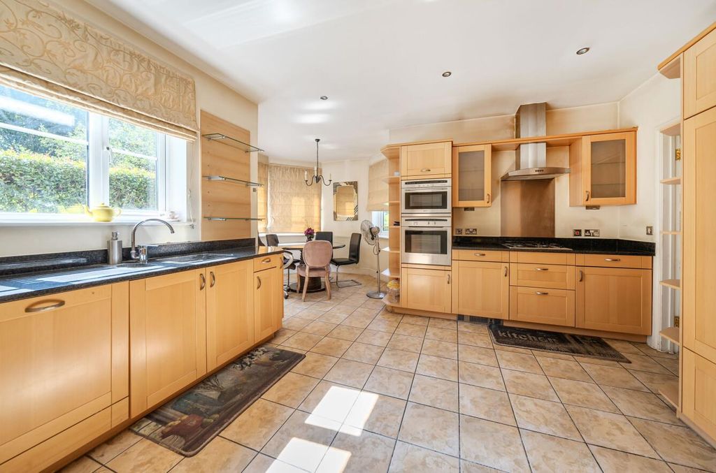 Property photo 3 of 9 Davidson Frost-Wellings, Dfw, Chandos Court, Kitch