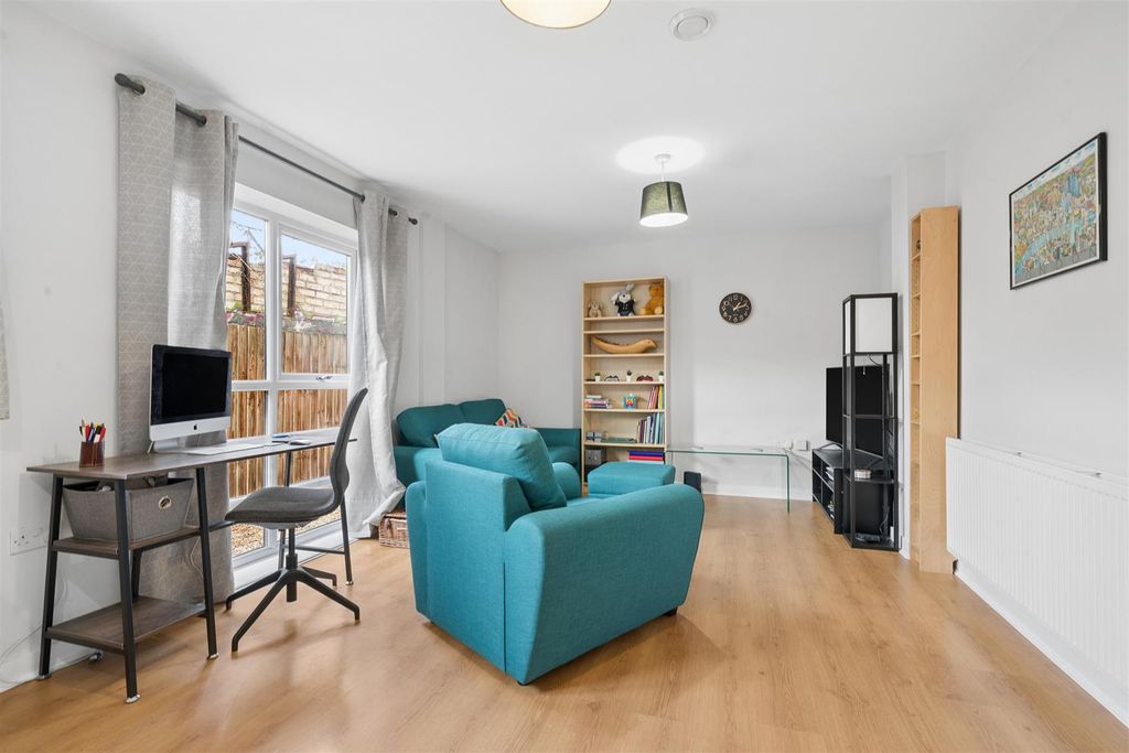 Property photo 3 of 8 Flat 1 5 Recovery Street, London, Sw17 Reception 1