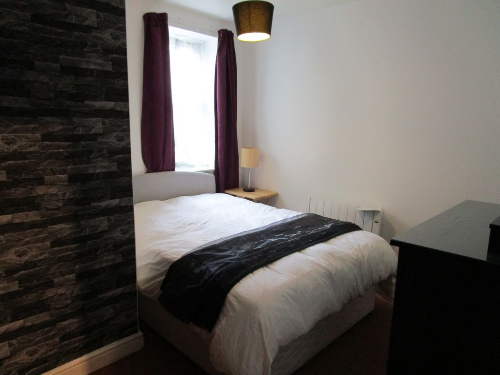 Property photo 2 of 9 Stylish Bedroom