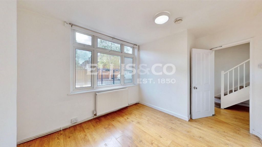 Property photo 3 of 30 Picture No. 24