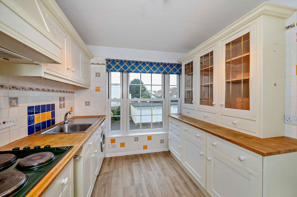 Property photo 3 of 34