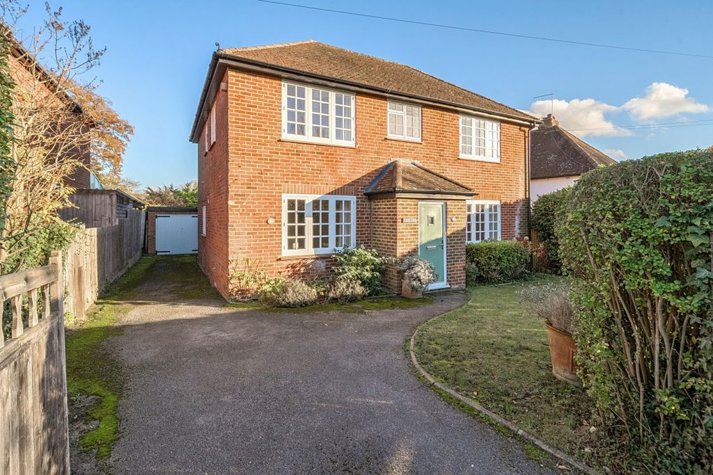 Property photo 1 of 17 Guildford Road