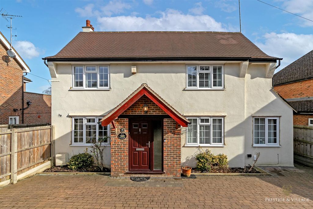 Property photo 3 of 39 1_Front_House_29Cobdenhill_Logo-6.Jpg