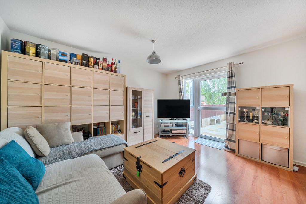 Property photo 3 of 17 Living Space