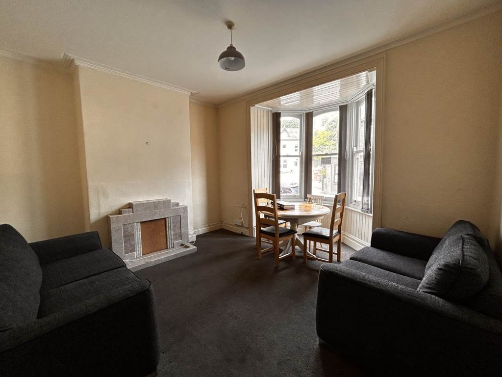 Property photo 2 of 10 Lounge