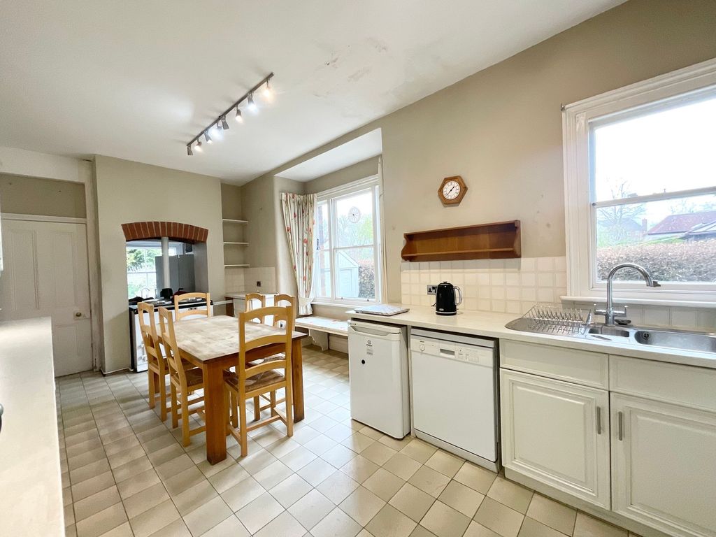 Property photo 3 of 33