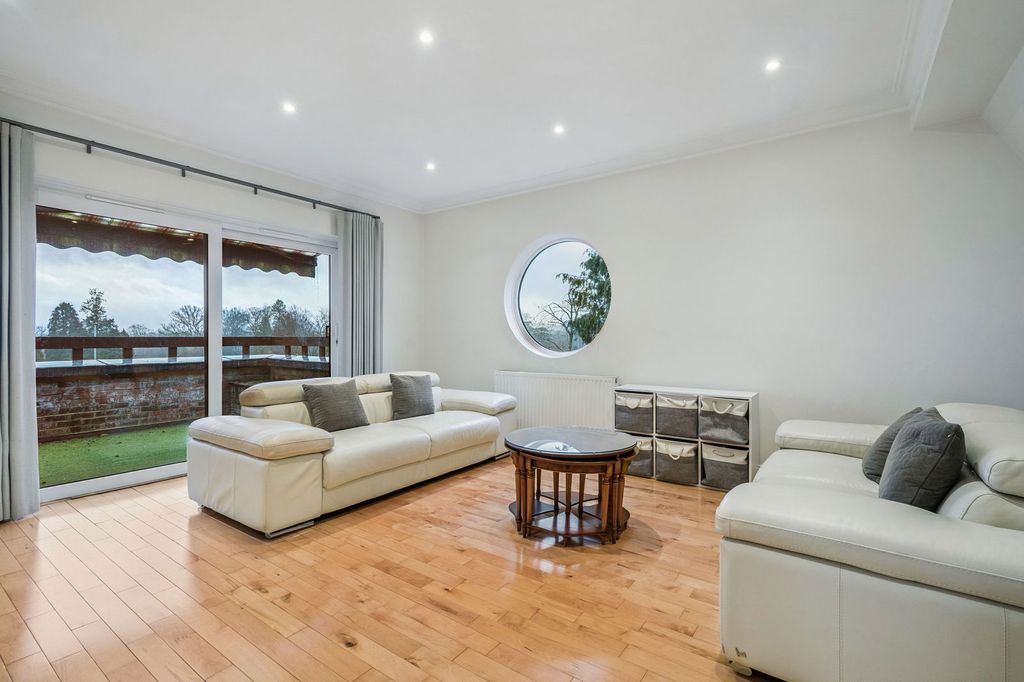 Property photo 3 of 19