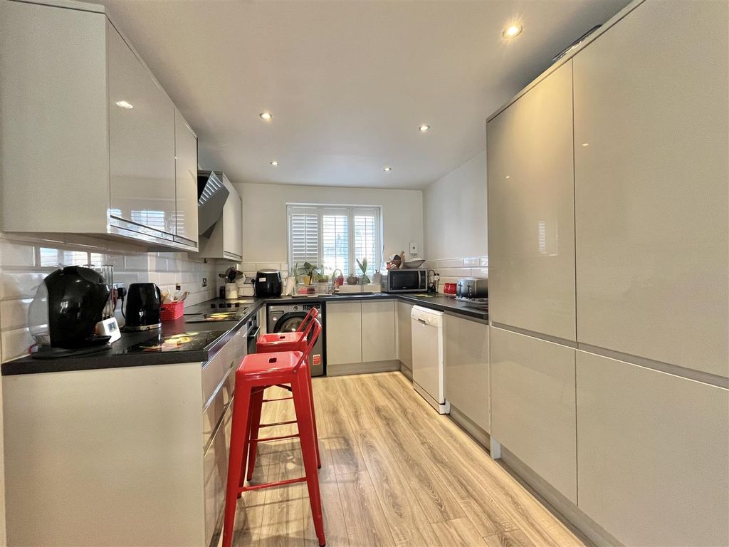 Property photo 2 of 24 Kitchen Area