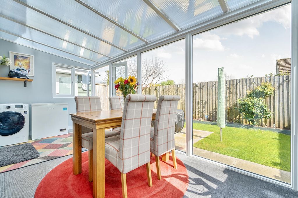 Property photo 3 of 18 Conservatory