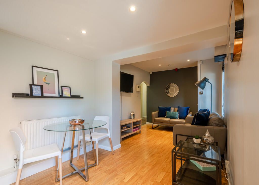 Property photo 1 of 6 3 Bed Detached House To Rent Tiltwood Drive, Crawley Down Rh10