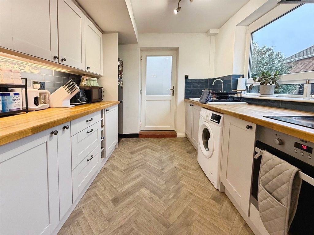 Property photo 3 of 20 Kitchen