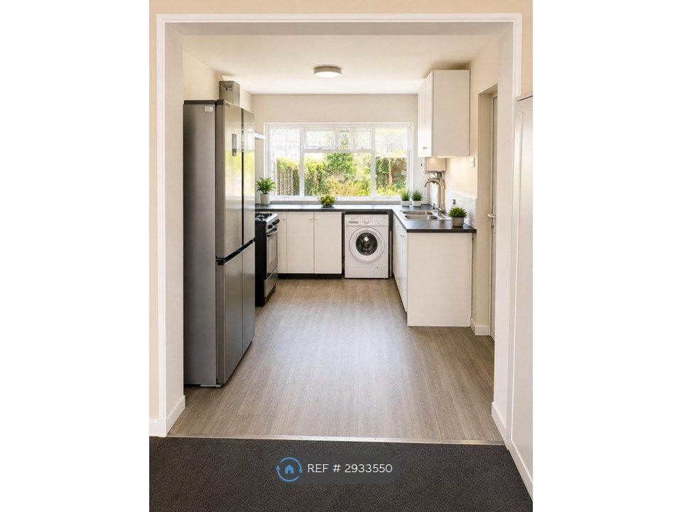Property photo 3 of 7 Kitchen