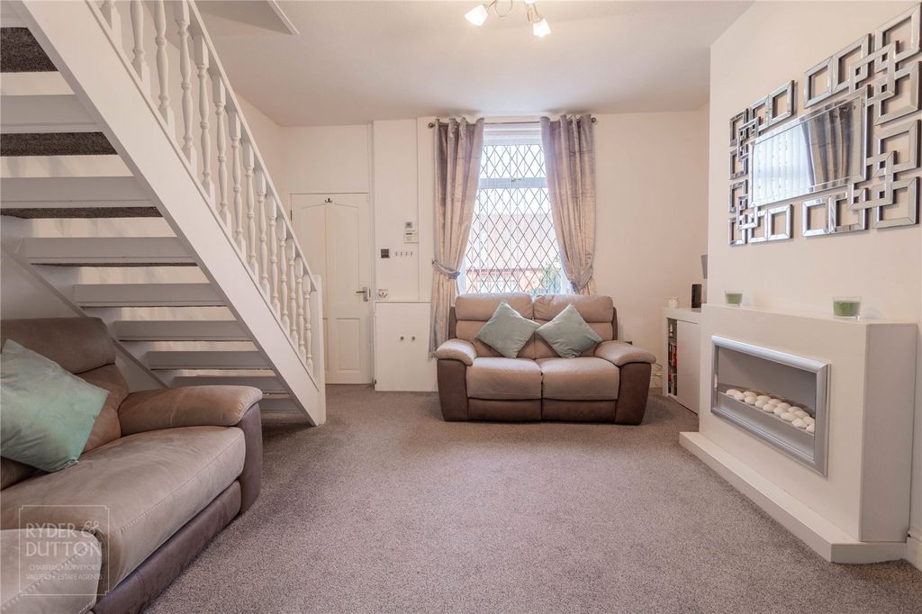 Property photo 2 of 13 Lounge