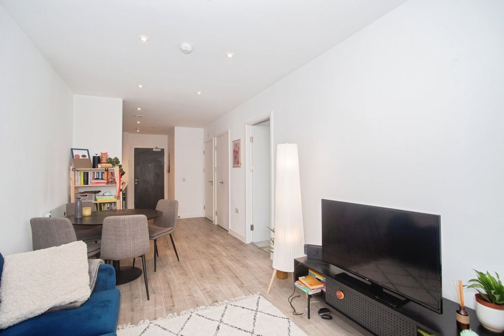 Property photo 3 of 20 Pbox-Img.Jpg